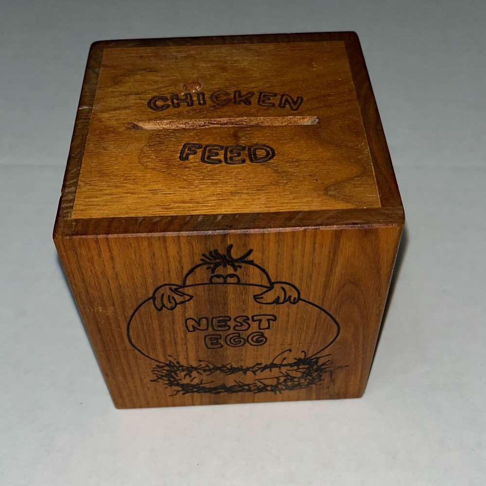 Vintage Toystalgia,‎ Inc 1977 Chicken Feed Wooden Cube Bank